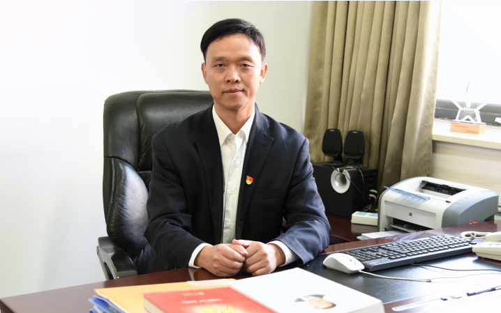 黄泽峰让学生工作的事业红利成就每一名学子