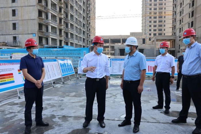 郑州市管城区委书记虎强调研督导安全生产工作