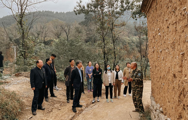 在大南坡村,大家参加"最美乡村从我做起,征云人在行动"志愿者服务活动