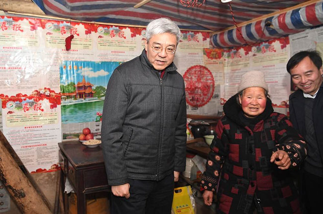 尹弘:把群众冷暖放心上 继续保持攻坚态势_河南要闻