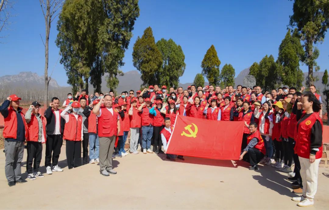 河南省市场监管局组织开展春季义务植树暨<br>“关爱他人、关爱社会、关爱自然”主题党日活动