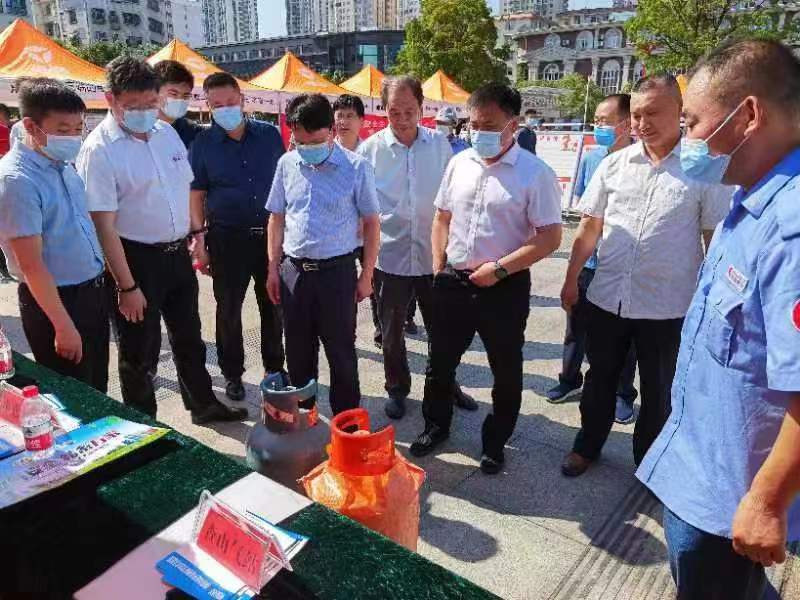 信阳市市场监管局组织开展燃气安全主题宣传活动