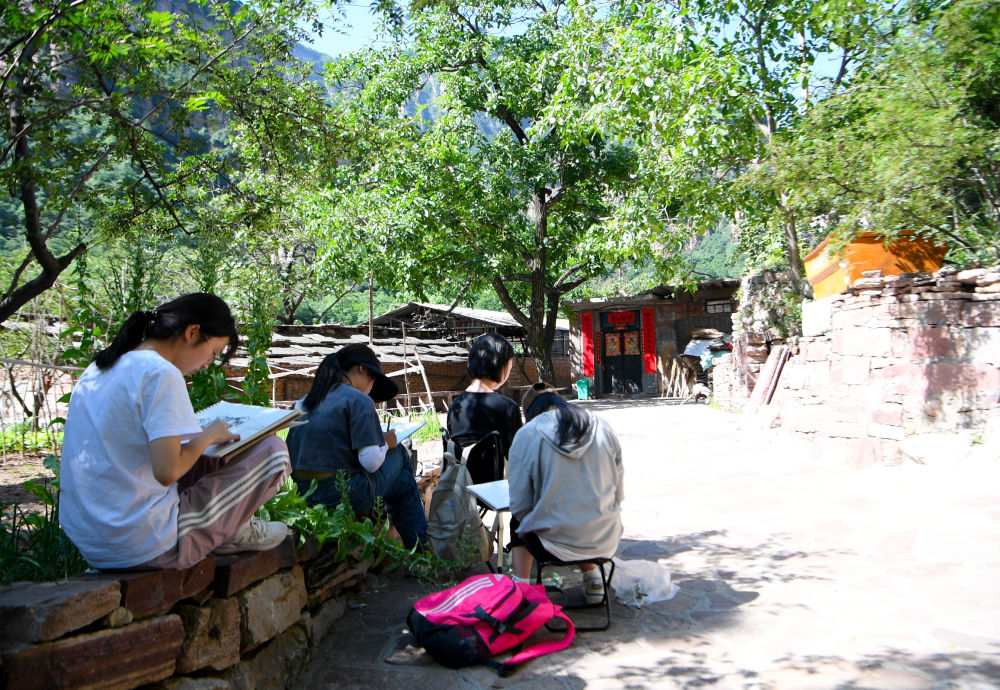 行走河南·读懂中国丨太行山谷变“画谷” 写生经济富乡村