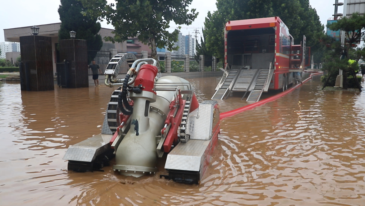 鹤壁市城市管理局协调防汛抢险救援队增援淇县