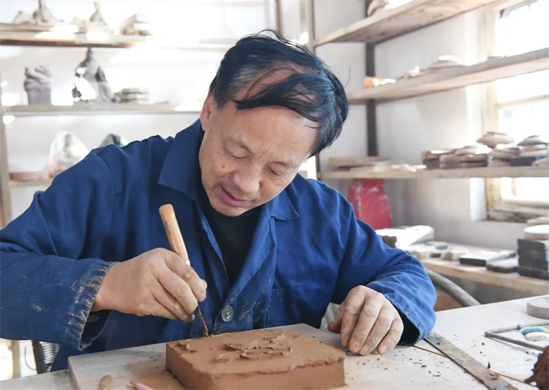 孟州：刀笔耕砚田 黄河岸边传非遗