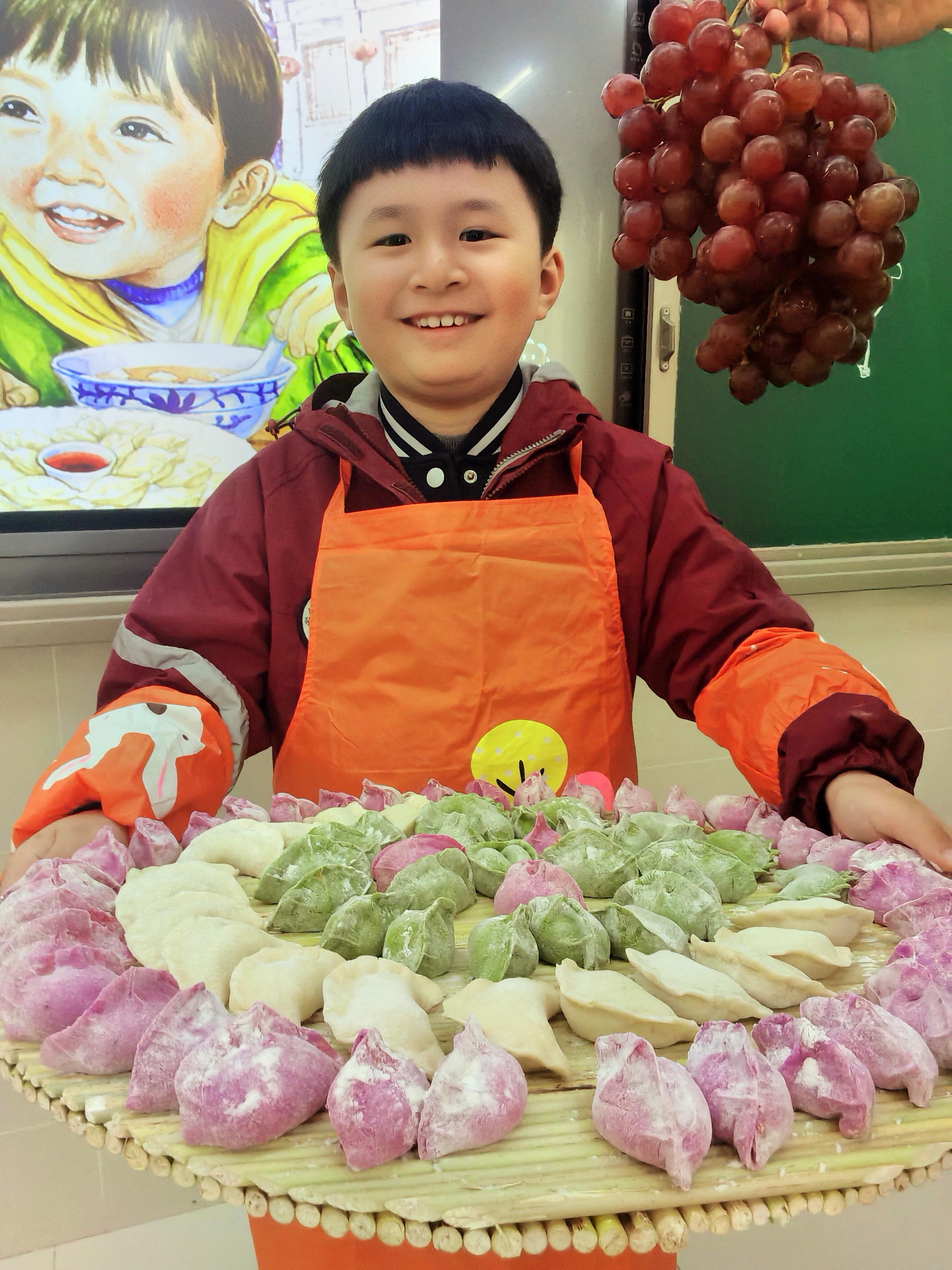 孩子包饺子图片真实图片