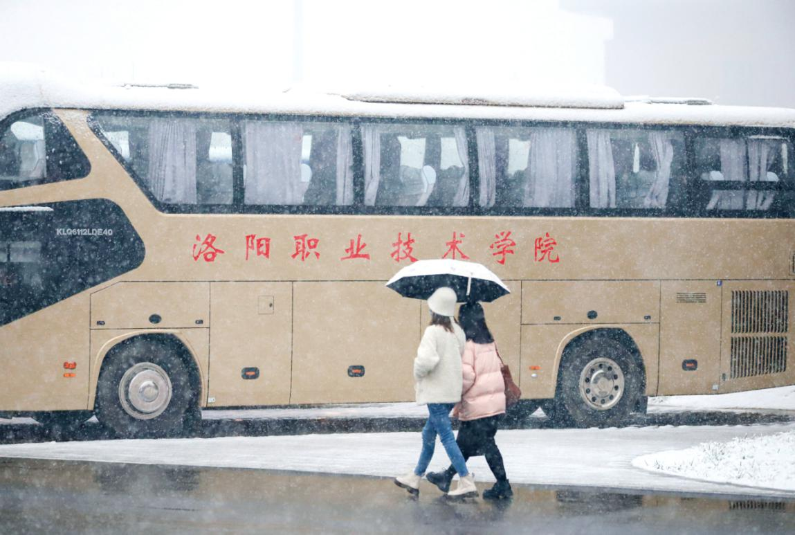 雪中校园