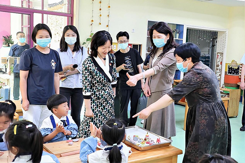 霍金花：立德树人 培养新时代接班人