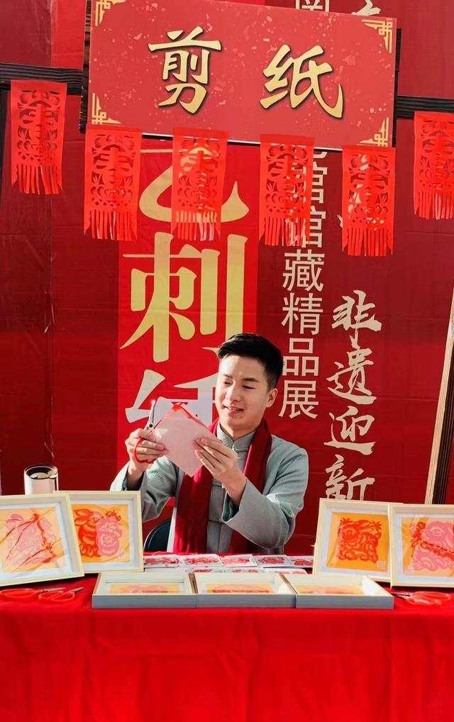 洛阳90后让非遗剪纸“走出去”