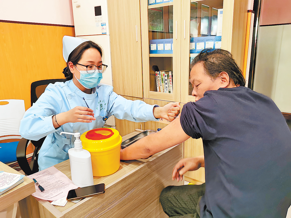 河南省多地启动新冠疫苗普通人群接种 单个接种点日接种量提高2至4倍