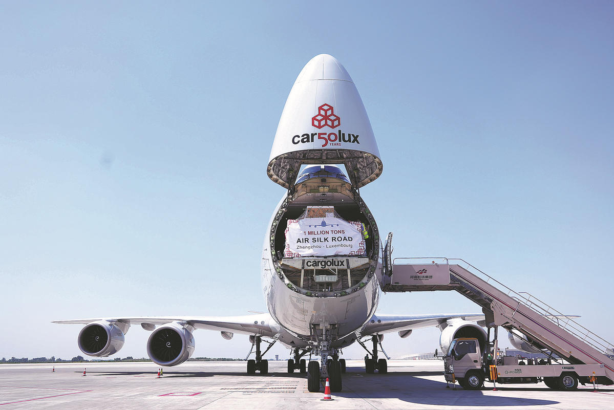 Zhengzhou airport hits record annual cargo volume of 707,000 tons this year