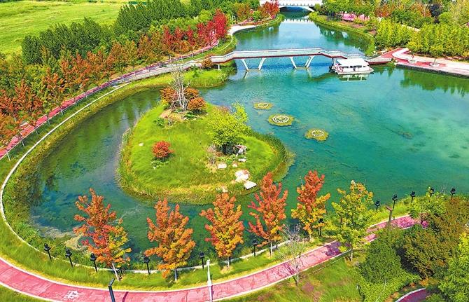 Picturesque autumn scenery of Luohe