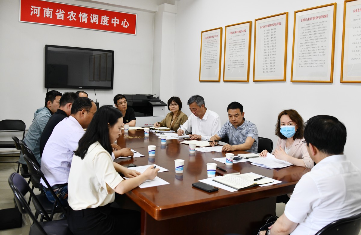 孫巍峰到省農(nóng)機(jī)農(nóng)墾中心調(diào)研指導(dǎo)“三夏”生產(chǎn)農(nóng)機(jī)調(diào)度情況