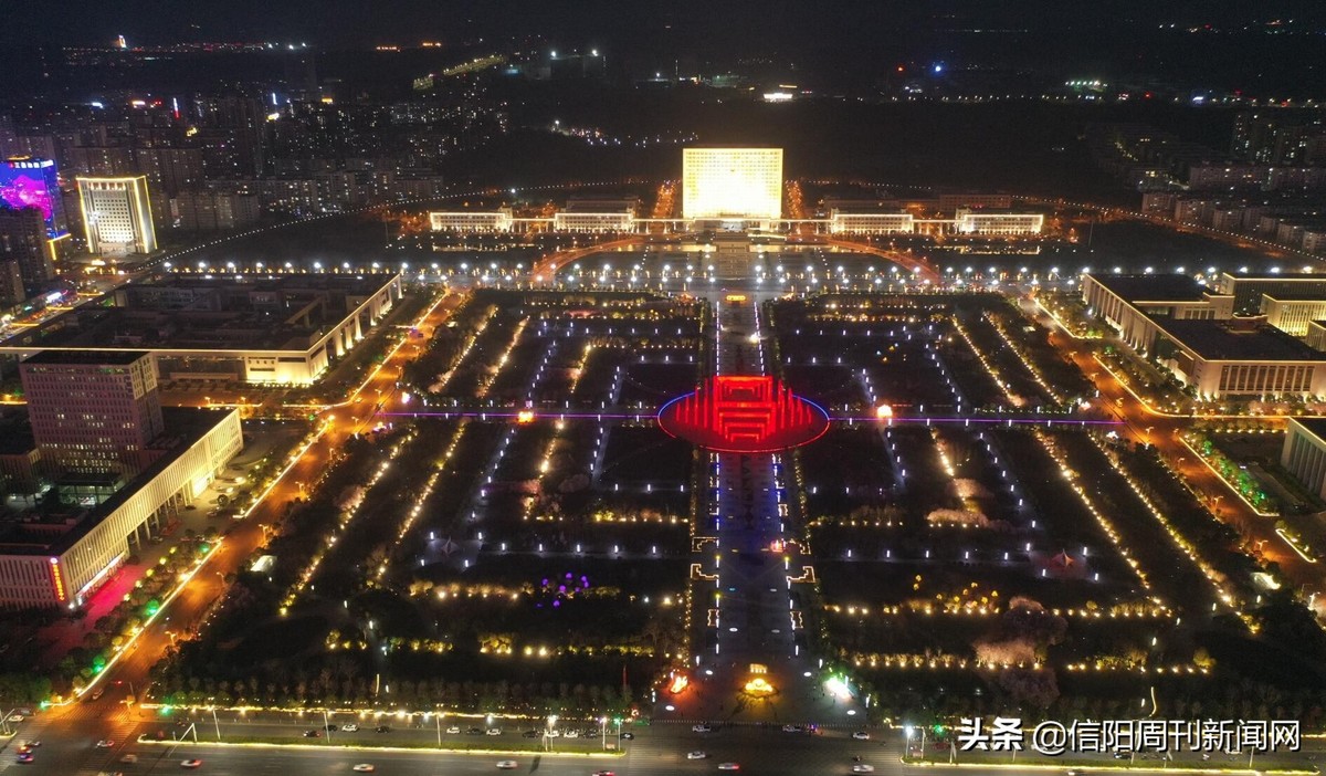 信阳市委宣传部和市总工会联合举办的元宵节主题彩灯展示活动在百花园