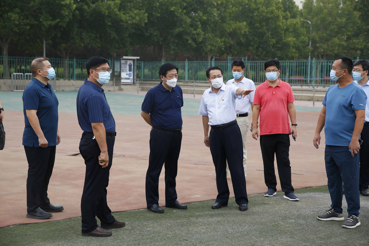 省教育厅二级巡视员徐恒振带领高教处到包干高校督导检查疫情防控和灾后重建工作