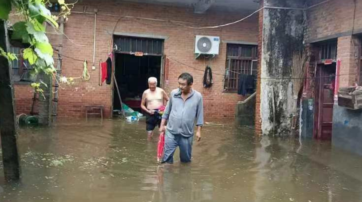 河南广播电视总台：直击排涝一线丨河南多地持续开展排涝抢险