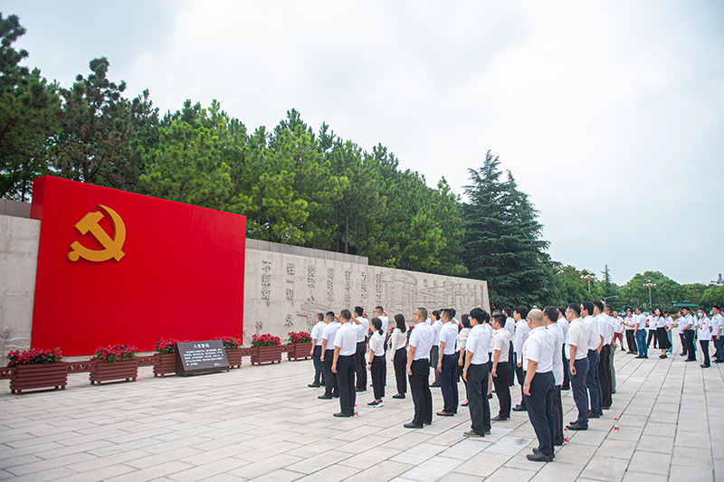 减负增效强基层 轻装奋进新时代：2021年以习近平同志为核心的党中央整治形式主义为基层减负纪实