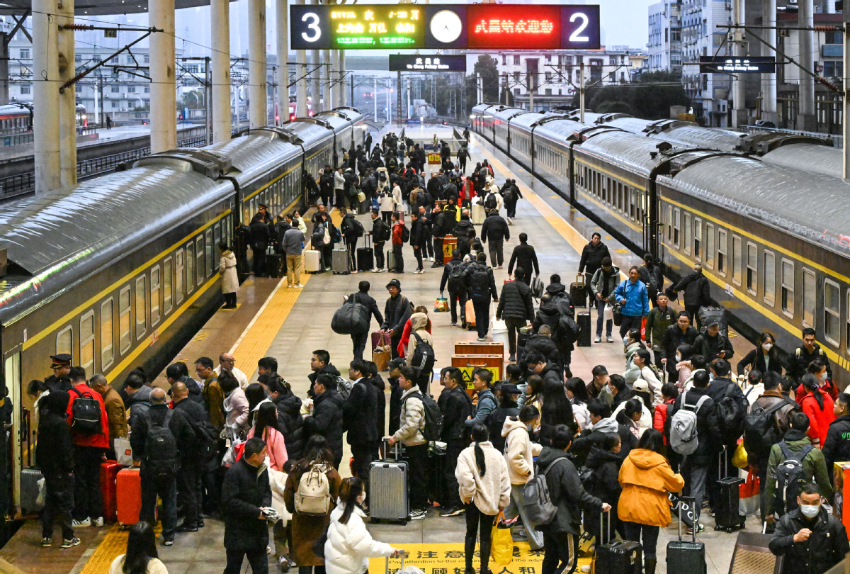 China's railways see over 200 mln passengers since start of Spring Festival rush