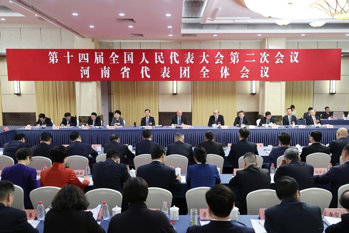 河南代表团举行全体会议审议政府工作报告