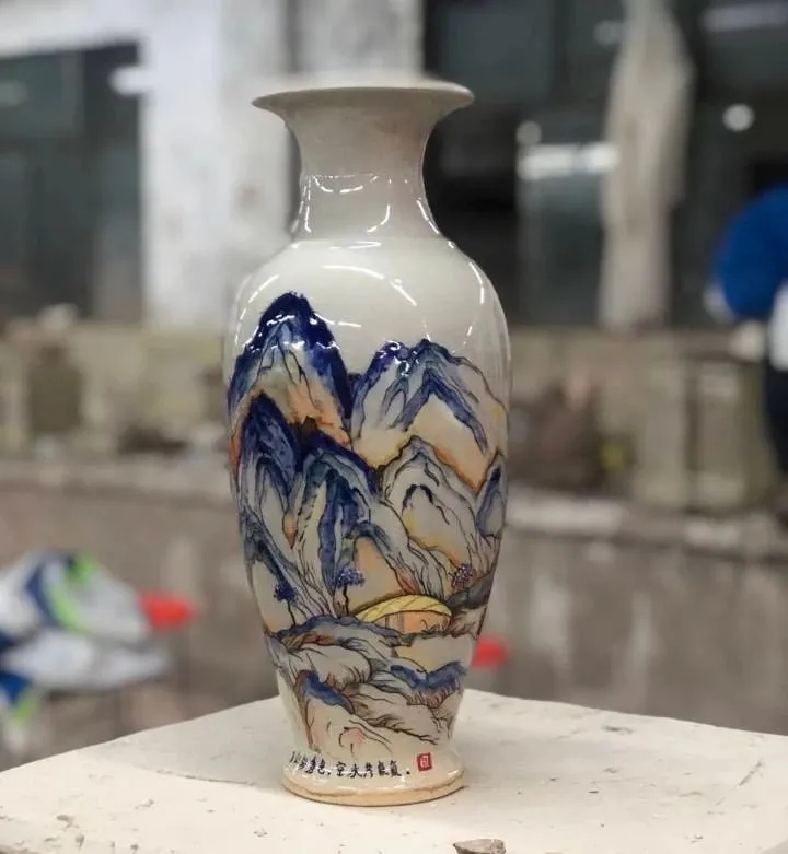 河南经贸职业学院：传统工艺现代设计，让学生邂逅钧瓷之美……