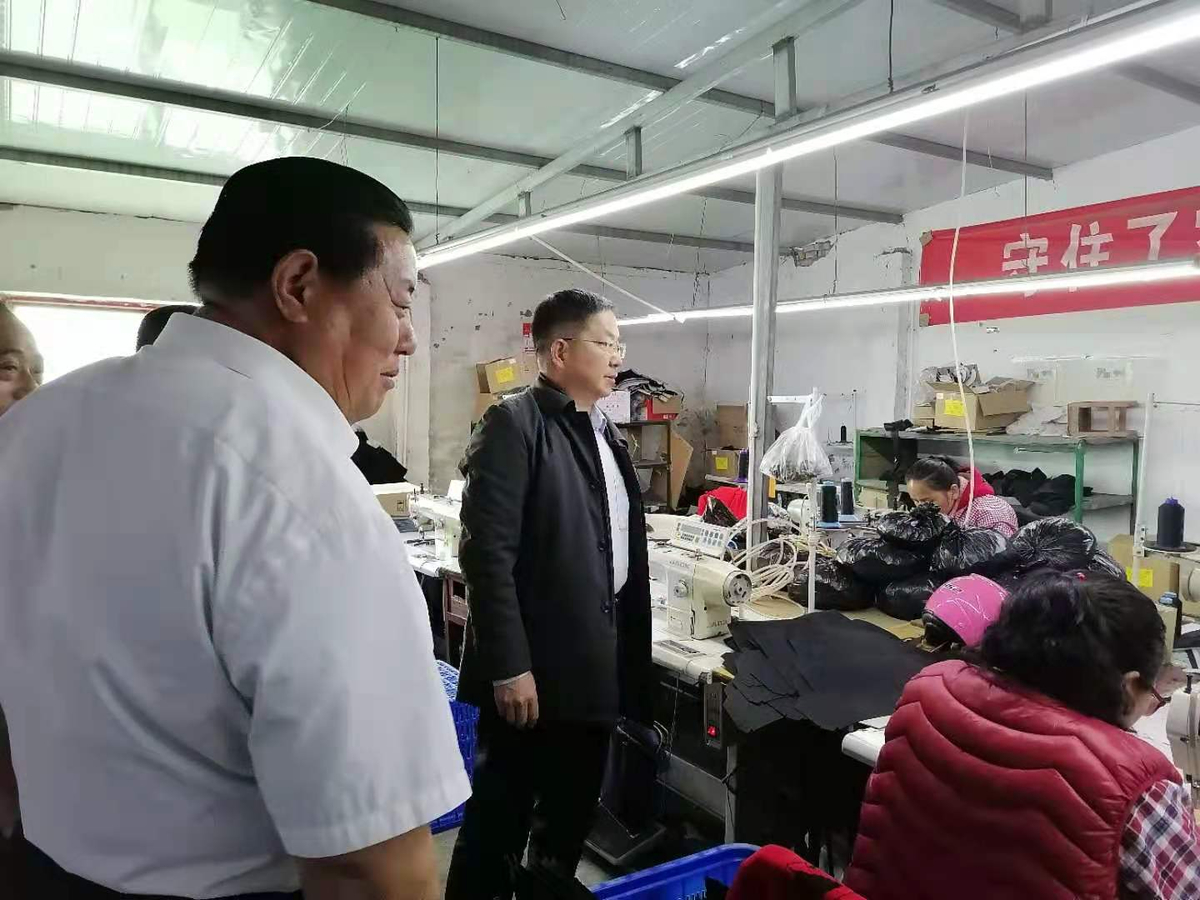 省发展改革委一级巡视员郑俊峰带队赴兰考县付楼村开展帮扶工作调研