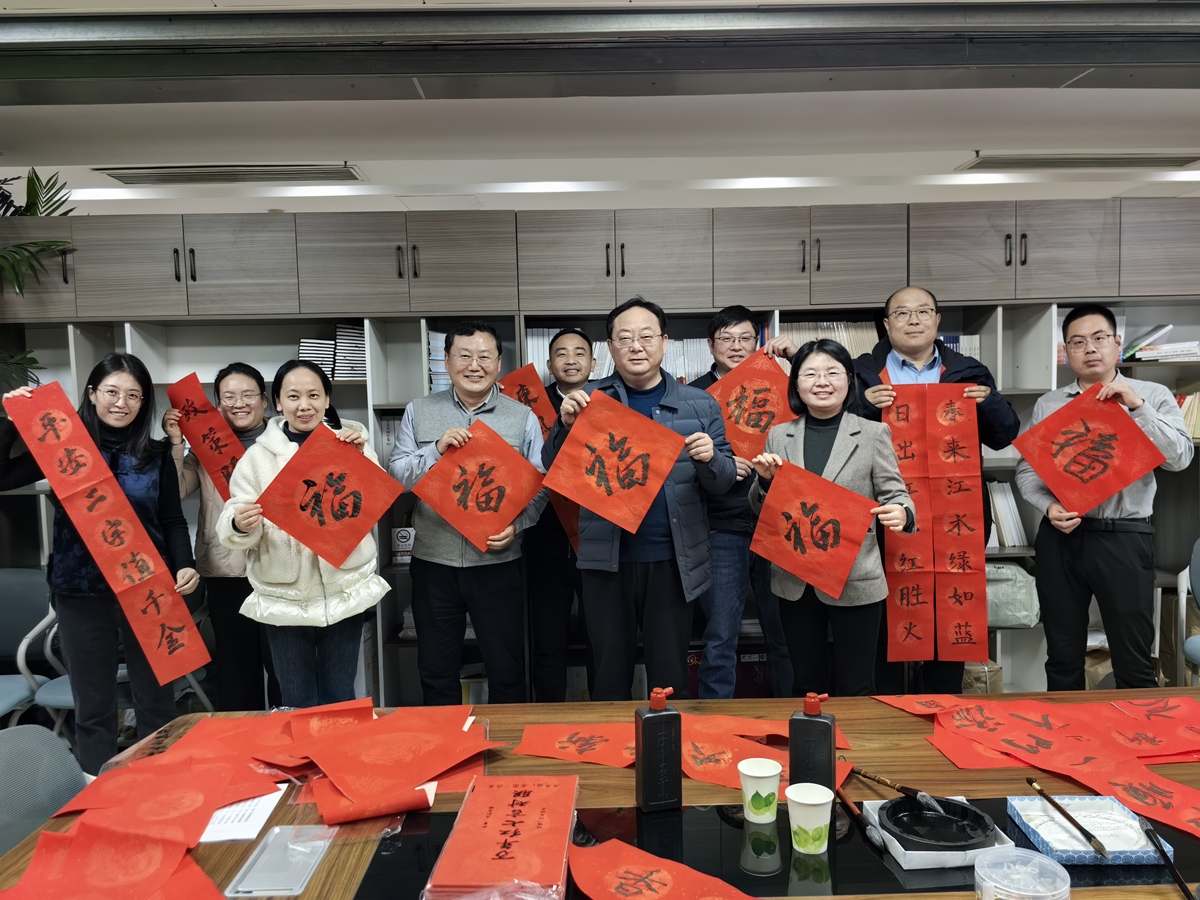 省行政审批政务信息管理局组织开展写春联送祝福活动