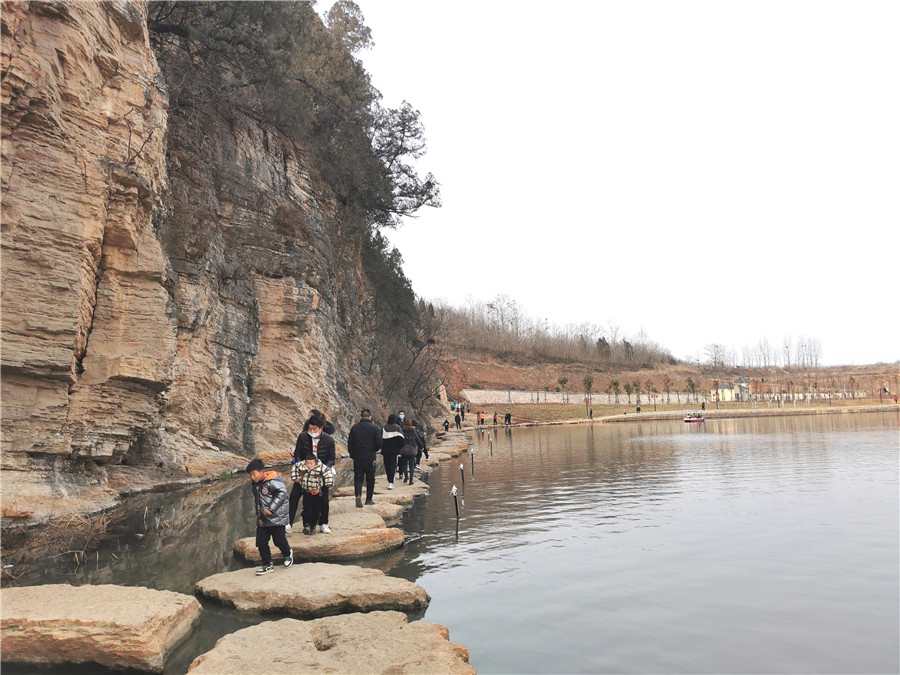 平顶山鲁山县鹁鸽吴村春节假期迎来上万名游客