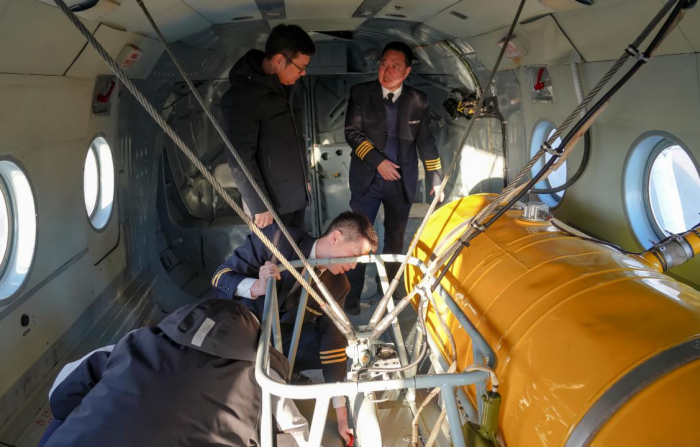 省应急厅党委委员、副厅长金瑞科赴新乡唐庄机场督导航空救援工作