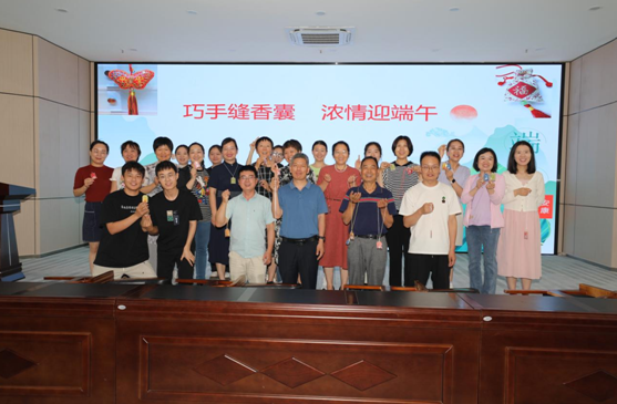 巧手缝香囊浓情迎端午 ——省疫控中心开展端午节缝香囊活动
