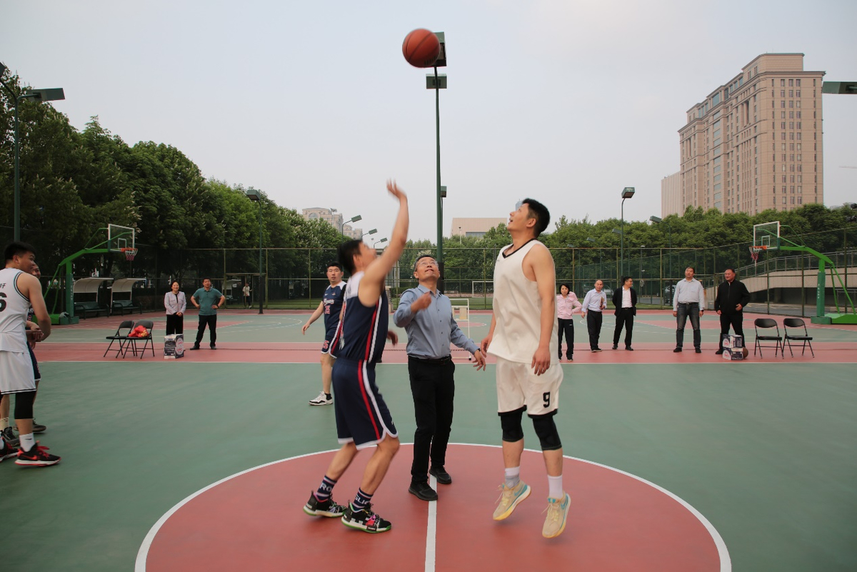 省教育厅与省发展改革委组织开展“迎五四 强体魄 促发展”青年干部职工篮球友谊赛