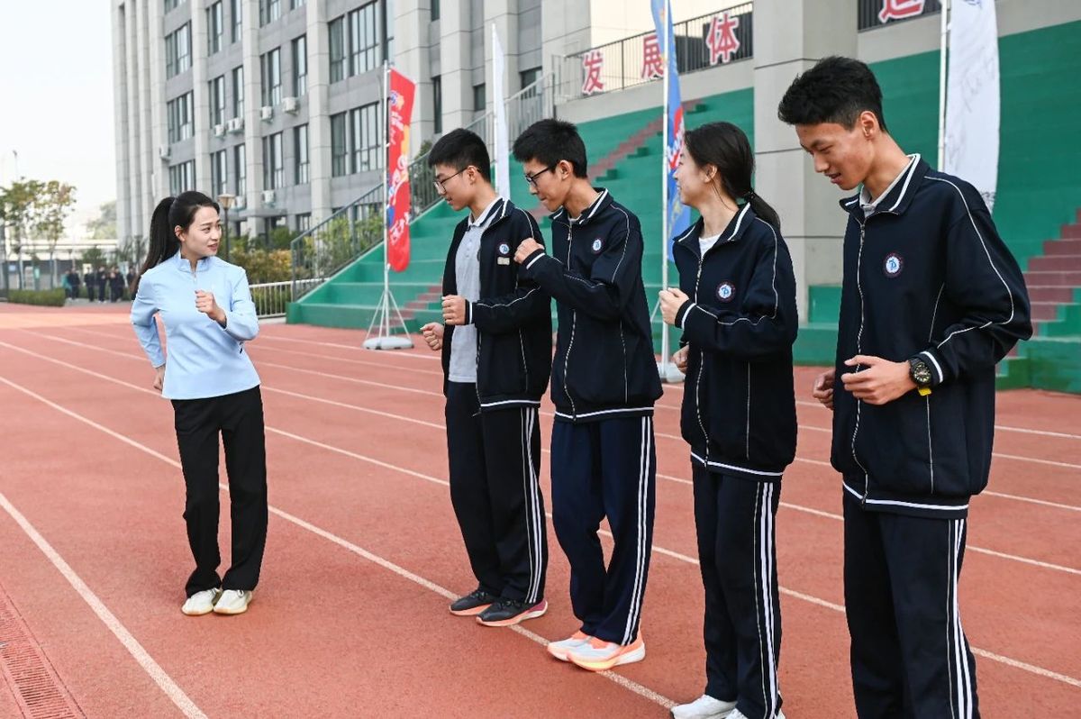 “奔跑吧·少年”冠军进校园活动走进安阳