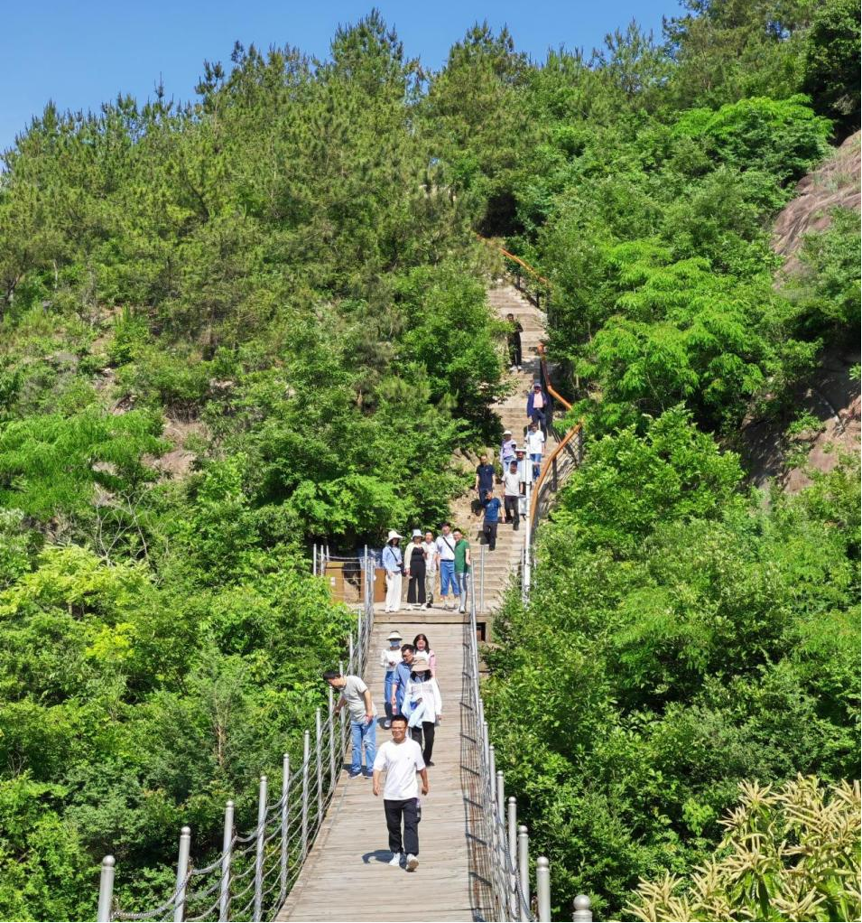 华北水利水电大学水利学院水工系教工党支部赴信阳南湾水库、何家冲开展系列主题党日活动