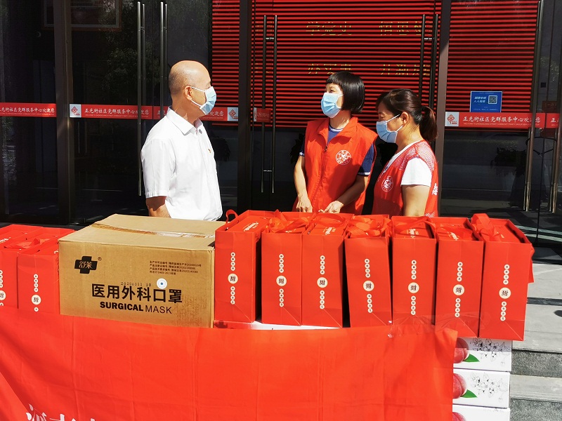 省地方金融监管局到正光街社区 开展“四送一助力”慰问活动