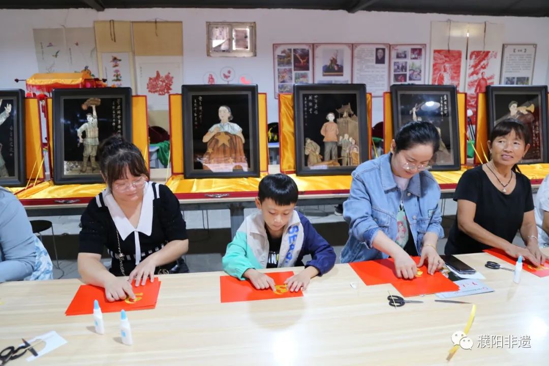 【行走河南·读懂中国】濮阳市非遗中心开展“喜迎二十大·聂氏麦秆画进乡村”活动