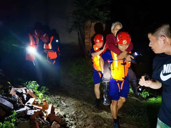 【抗洪前线】抗洪抢险风雨无阻 河南消防“闻”汛而动