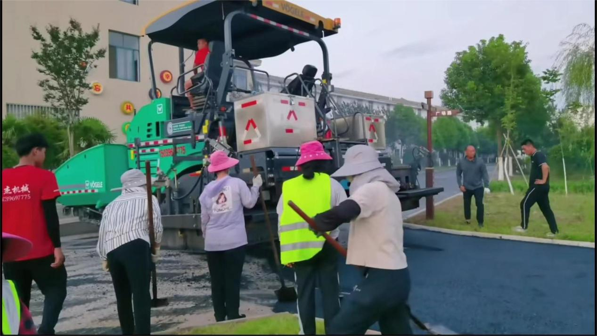 罗山县移民安置服务中心与“支部联支部”袁冲村共同推动人居环境整治