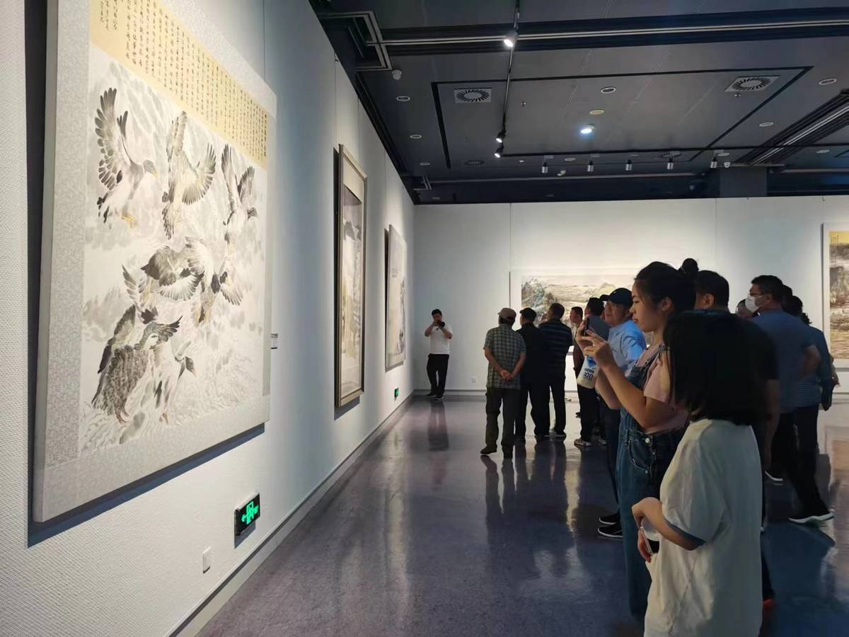 “沿着黄河遇见海”山东省黄河文化主题美术作品展在郑州展出