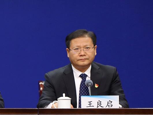 接下来,请王良启主任介绍国家组织集中采购中选药品临床配备使用和