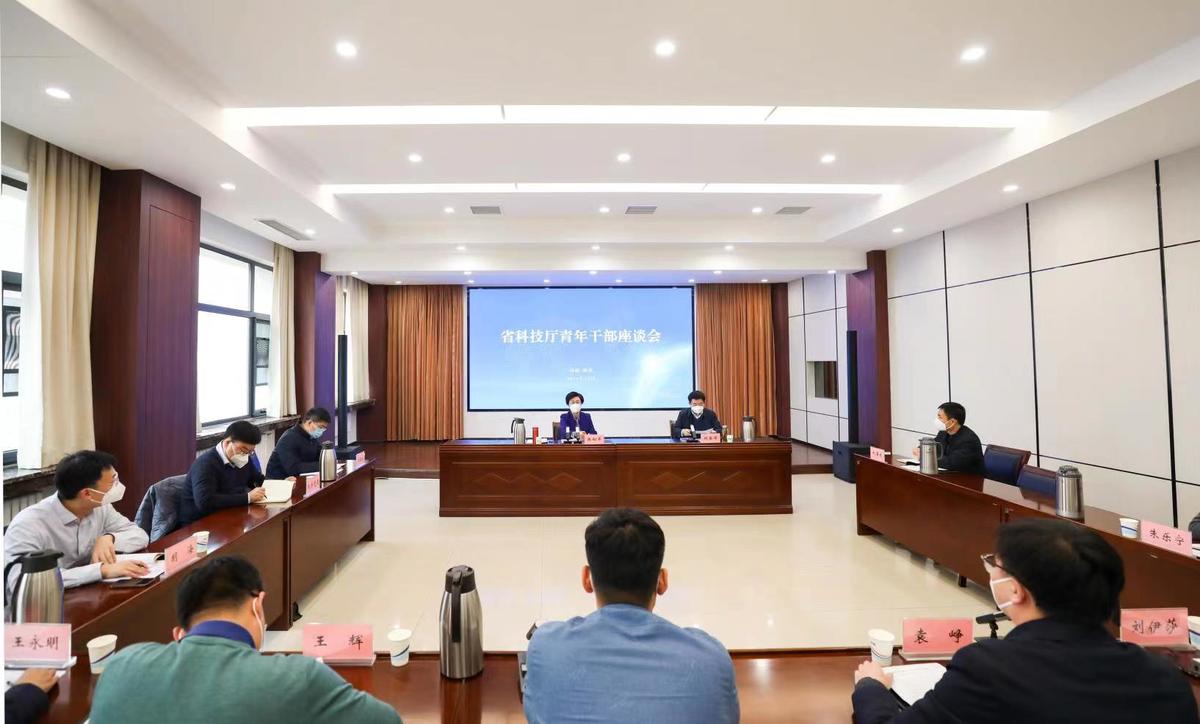 打好基础 珍惜机遇 奋发有为 ——陈向平对全厅青年干部提出希望