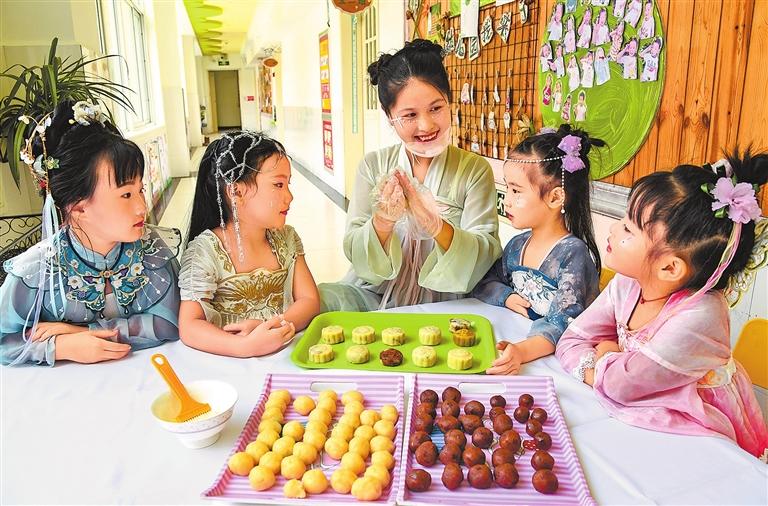 Kids celebrate Mid-Autumn Festival