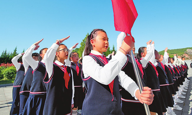 河南省各地举行烈士纪念日公祭活动 丰碑永立天地间