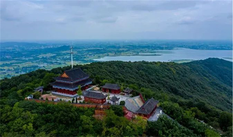 五一,十一假期除外)四,安山森林公園西九華山景區位於河南省固始縣