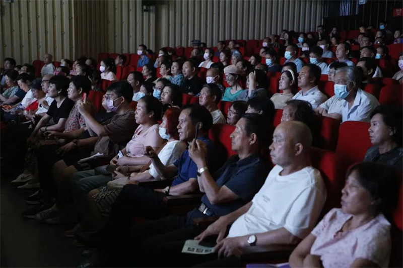 豫剧《守望红旗渠》在郑上演