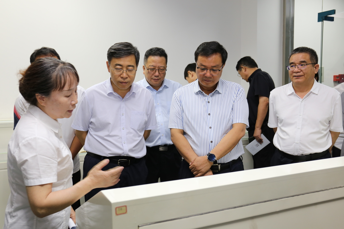 省委党史和地方史志研究室向全省公共图书馆捐赠图书