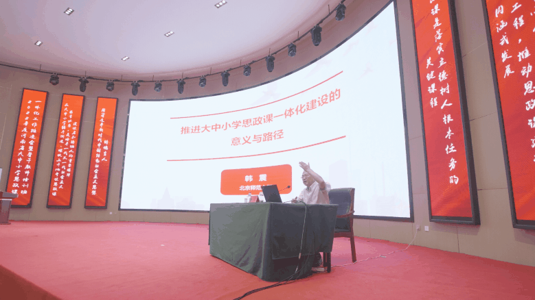 论坛开场20分钟，发言嘉宾泪洒现场，这场培训为何如此走心？