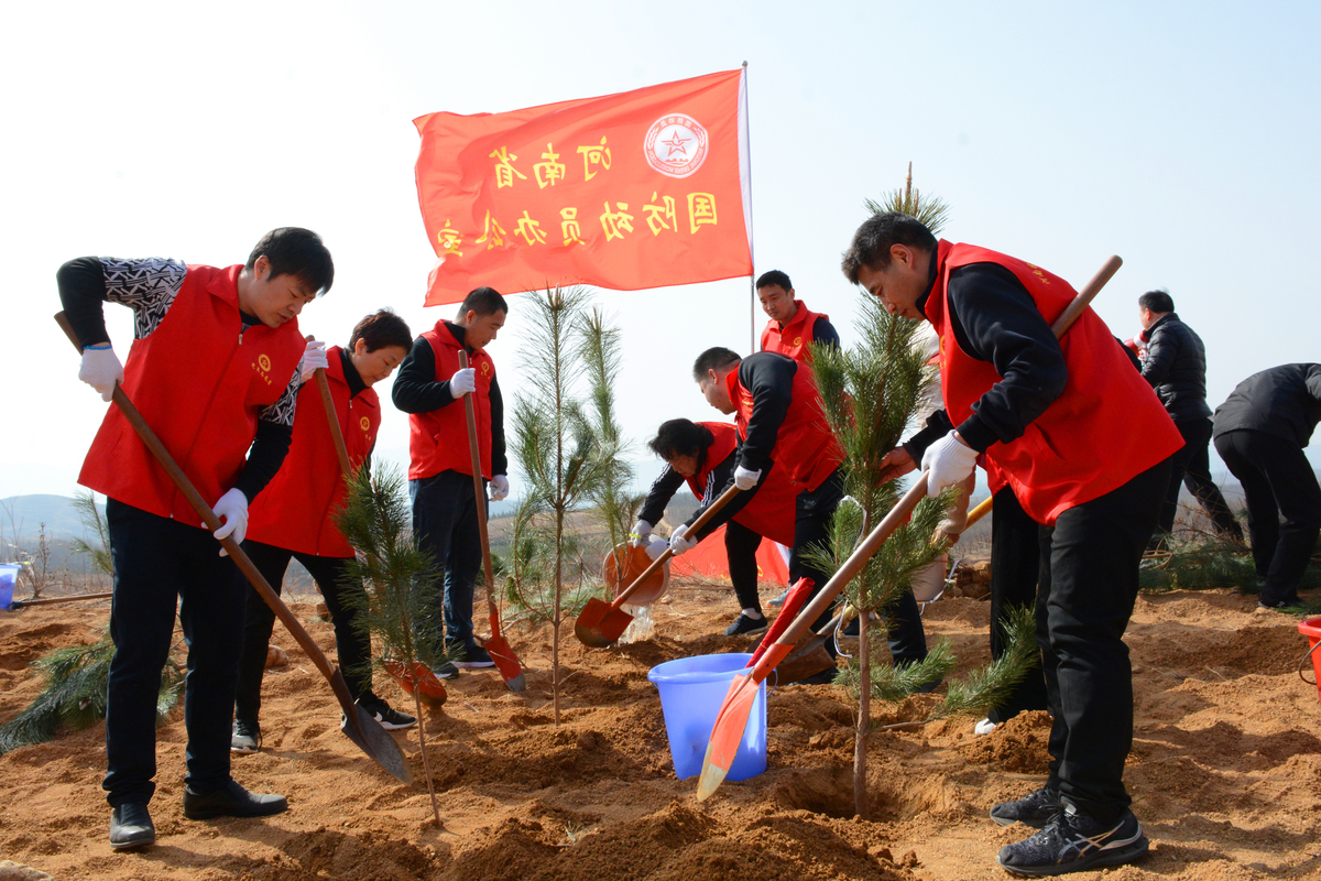 省国动办组织“践行生态理念 共建绿水青山” 义务植树活动