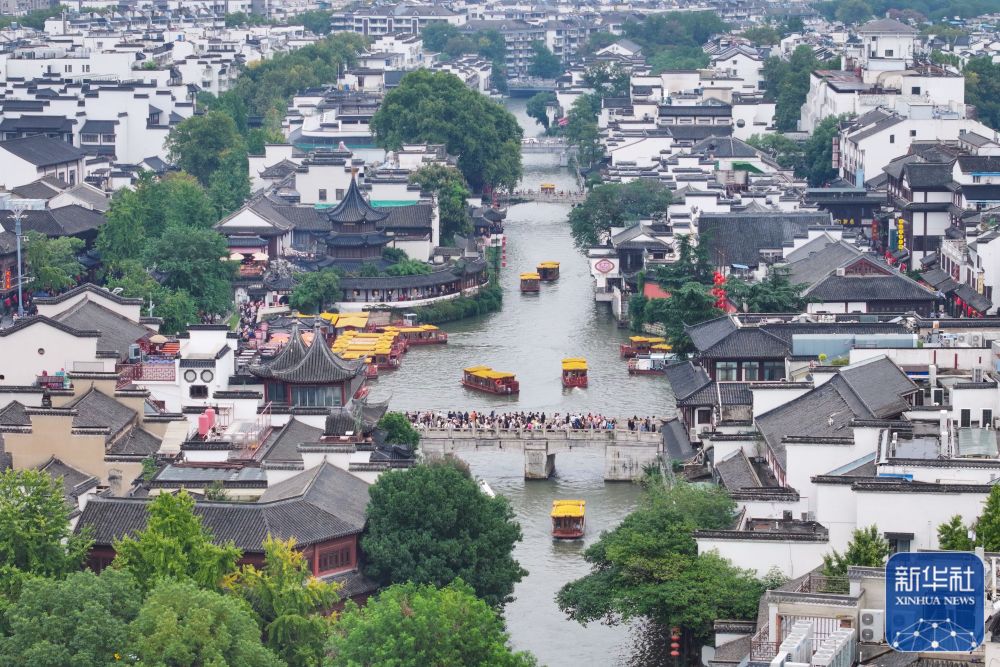 假期旅游热 祖国山河美