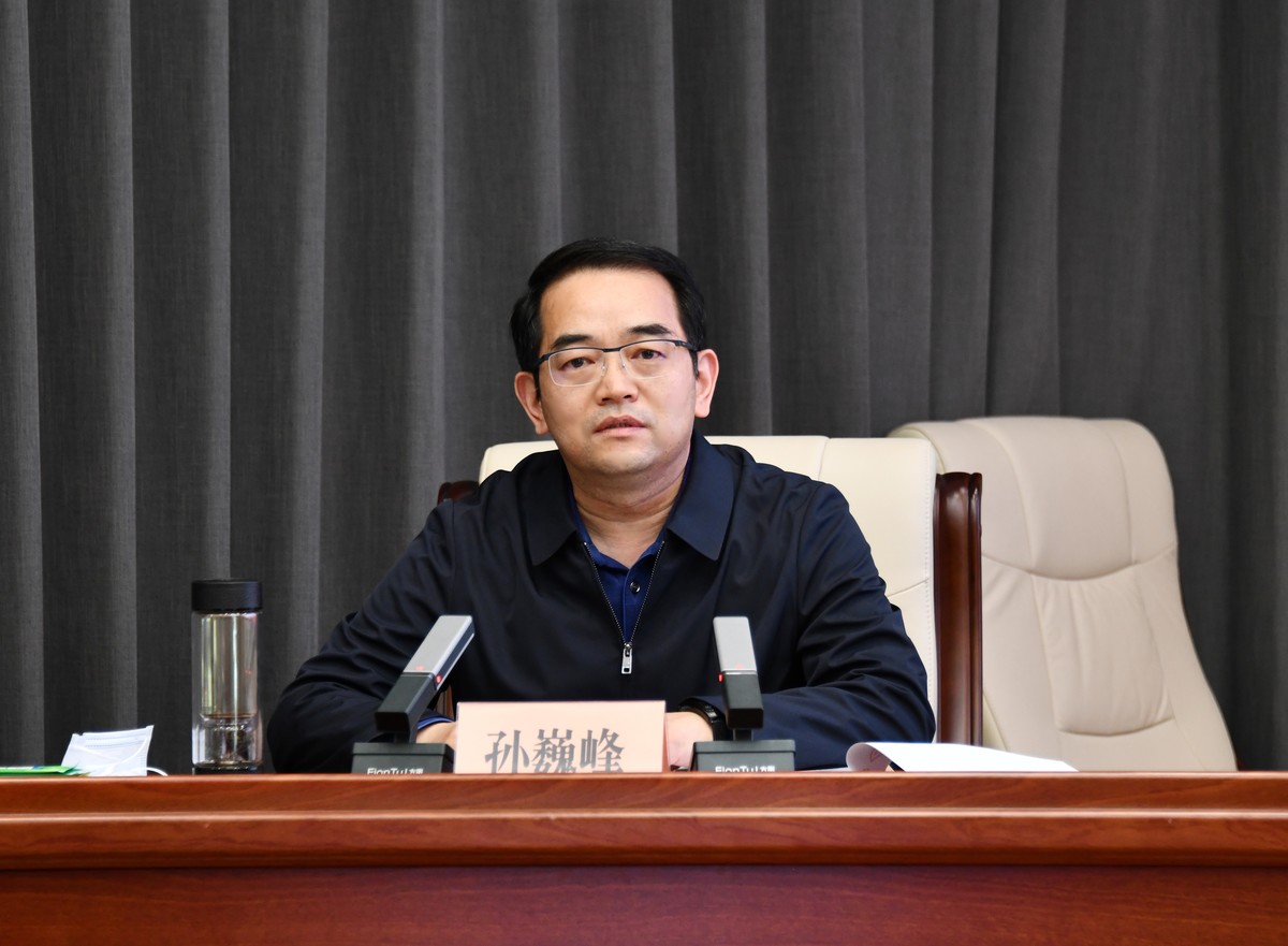孫巍峰在全省嚴(yán)格耕地保護(hù)專題培訓(xùn)班作輔導(dǎo)報(bào)告時(shí)強(qiáng)調(diào) 嚴(yán)守底線 壓實(shí)責(zé)任 堅(jiān)決扛穩(wěn)糧食安全重任
