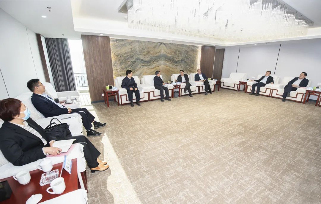 平顶山市委书记张雷明一行到安钢走访交流