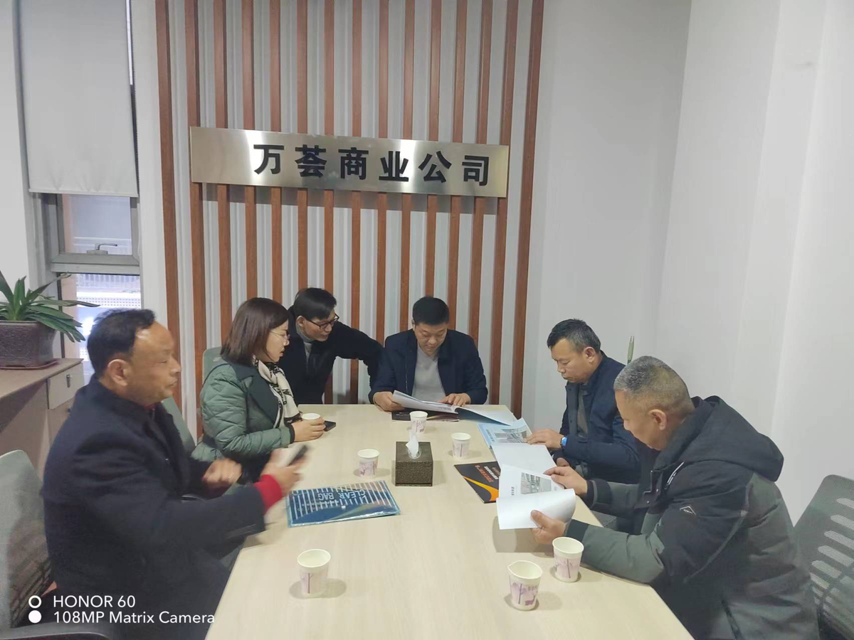 信阳城管委出台17条措施 <br>支持商业载体开展特色经营活动